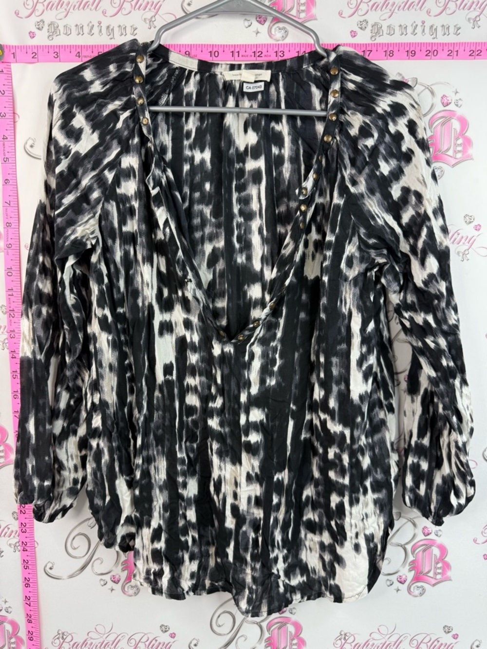 Beach lunch lounge collection blouse , Black & White V-Neck Stud Trim Blouse
